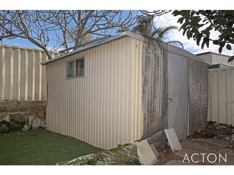 69 Floribunda Ave, Halls Head WA 6210