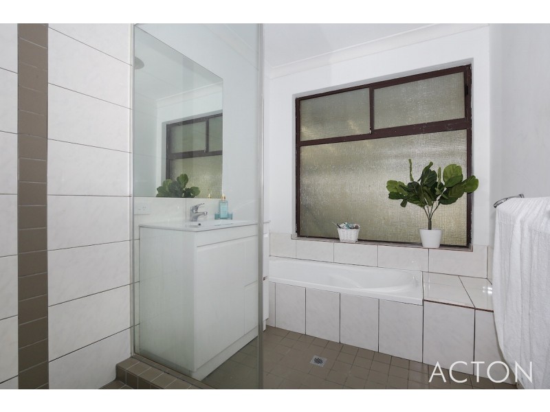 48 Mahogany Drive, Halls Head WA 6210