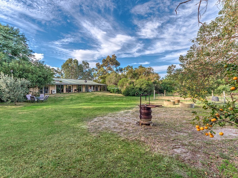 375 Jarrah Road, Hopeland WA 6125