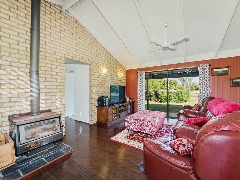 375 Jarrah Road, Hopeland WA 6125