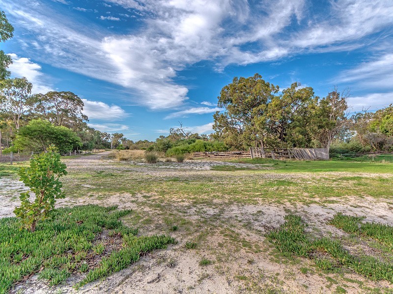 375 Jarrah Road, Hopeland WA 6125