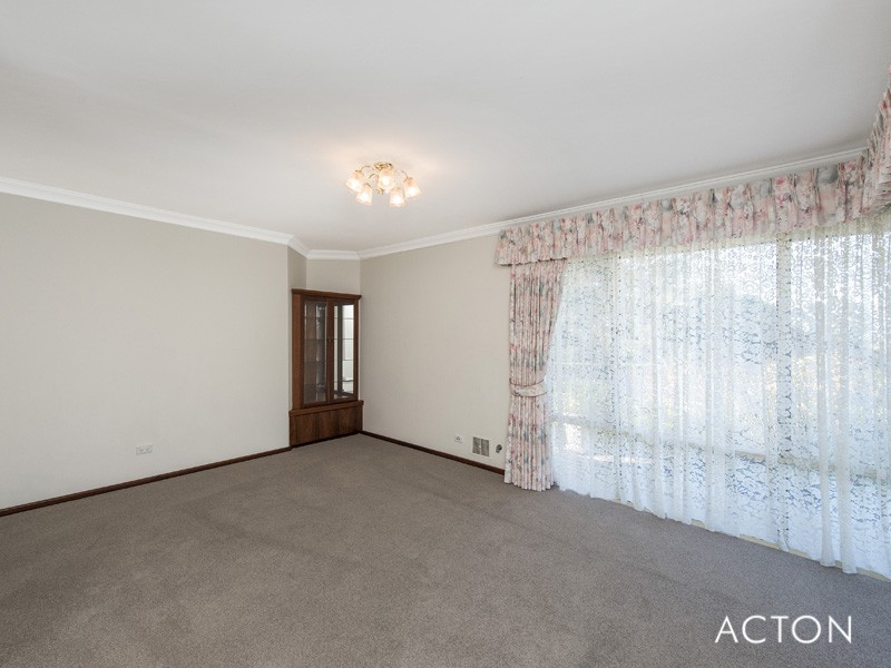 23 Jacana Way, Halls Head WA 6210