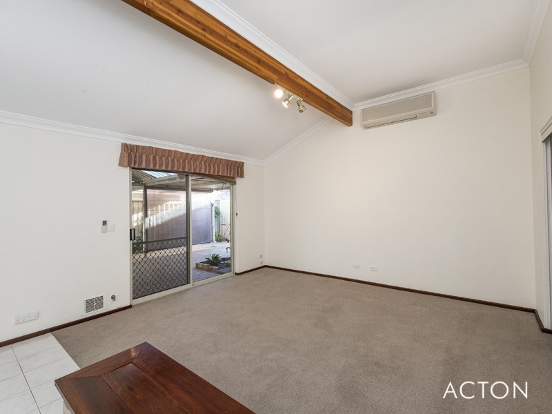 23 Jacana Way, Halls Head WA 6210