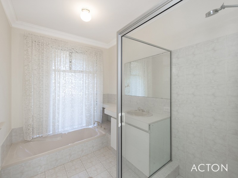 23 Jacana Way, Halls Head WA 6210