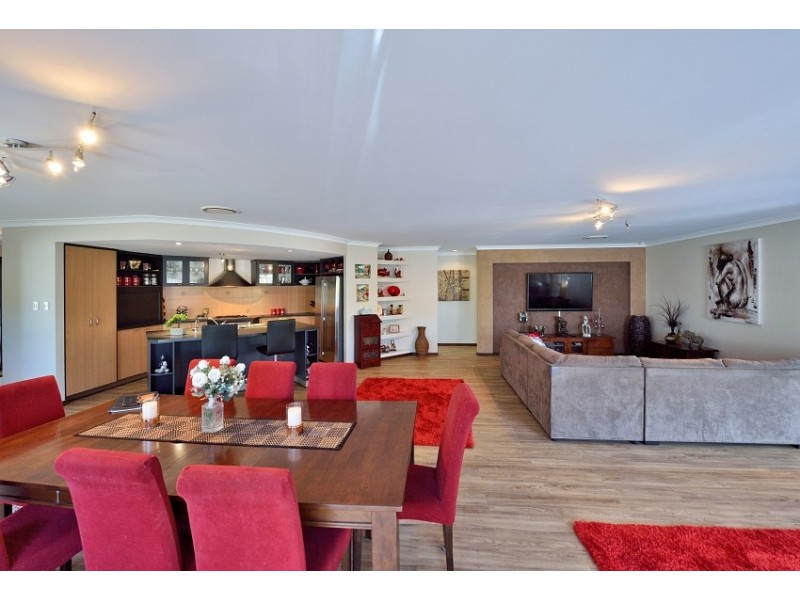 2 Darwin Terrace, Dudley Park WA 6210