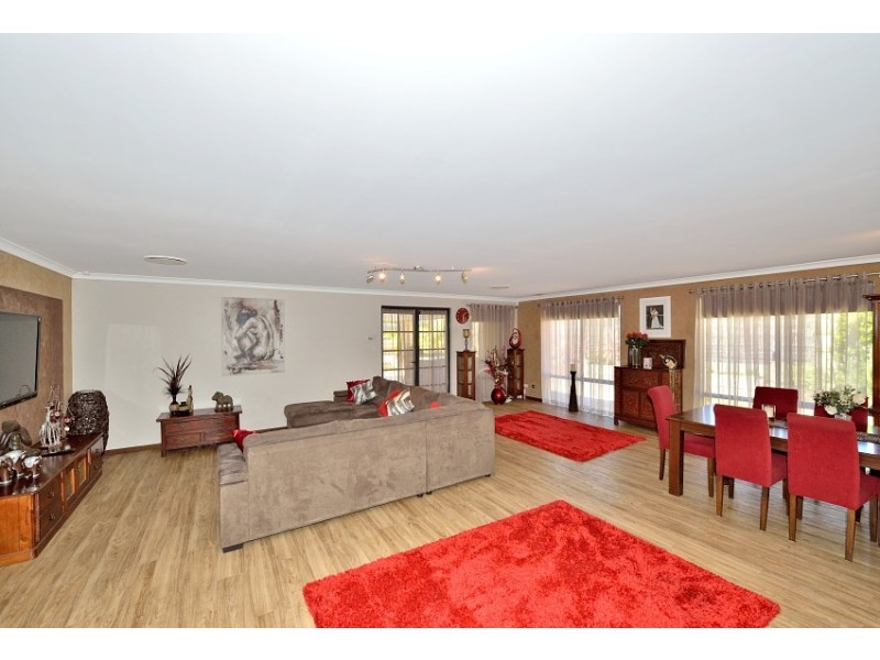 2 Darwin Terrace, Dudley Park WA 6210