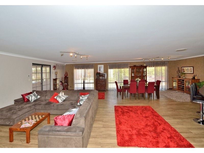 2 Darwin Terrace, Dudley Park WA 6210