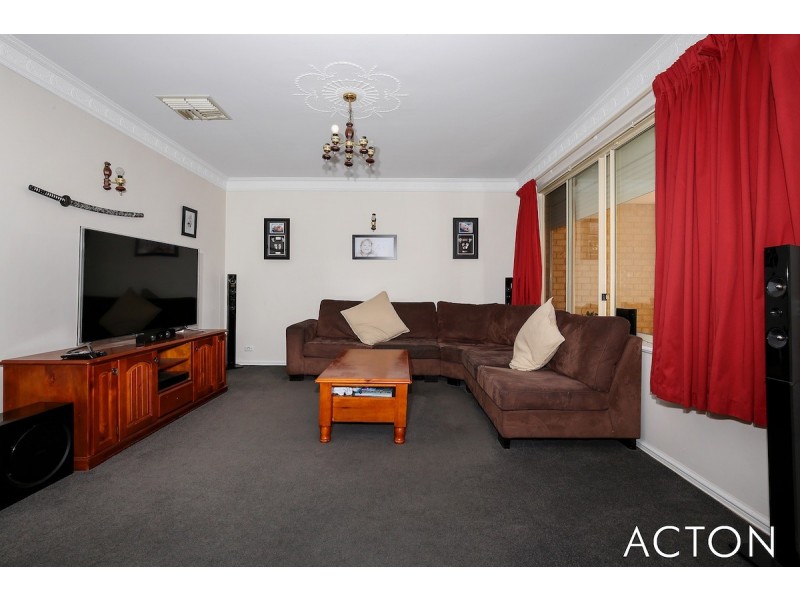 5 Berrigan Row, Halls Head WA 6210