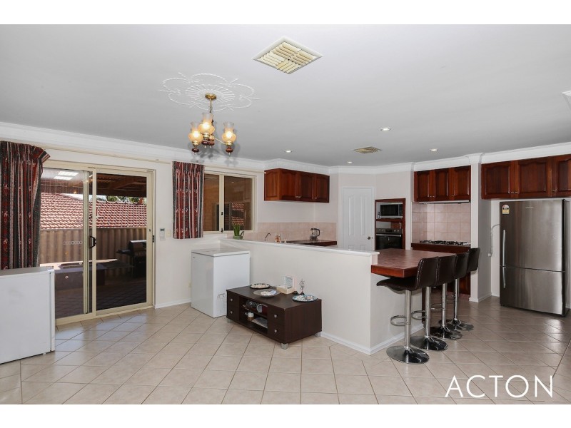 5 Berrigan Row, Halls Head WA 6210