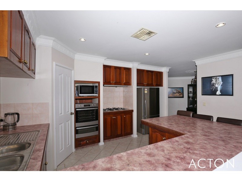 5 Berrigan Row, Halls Head WA 6210