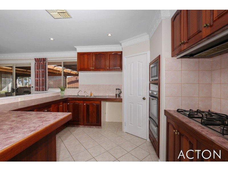 5 Berrigan Row, Halls Head WA 6210