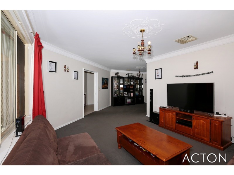 5 Berrigan Row, Halls Head WA 6210