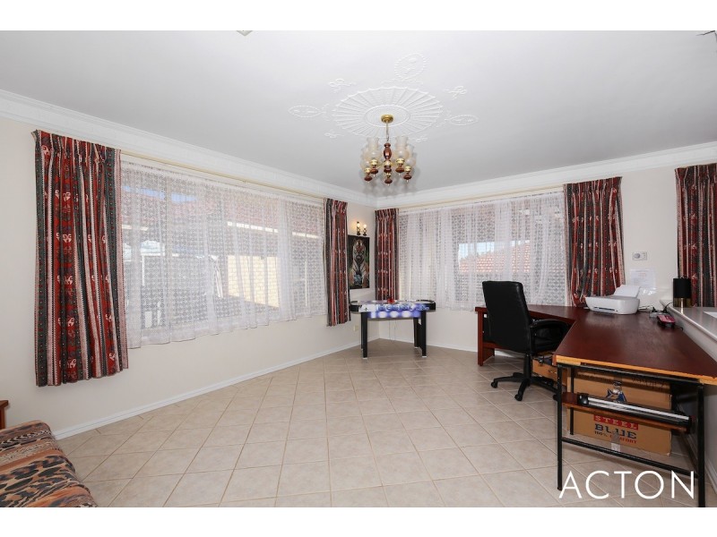 5 Berrigan Row, Halls Head WA 6210