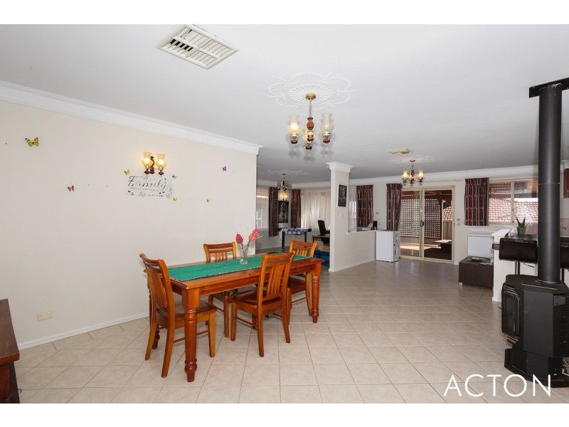 5 Berrigan Row, Halls Head WA 6210