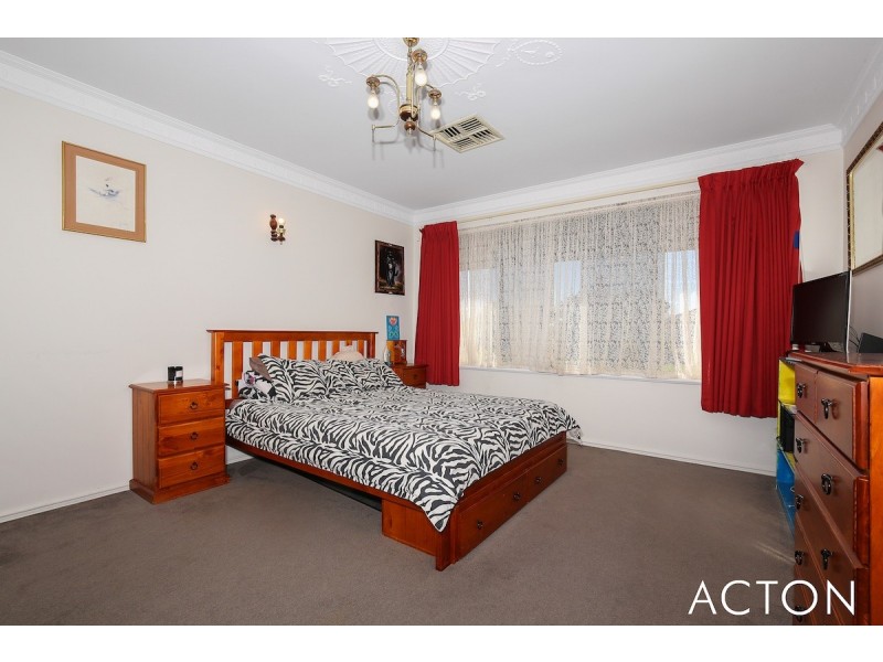 5 Berrigan Row, Halls Head WA 6210