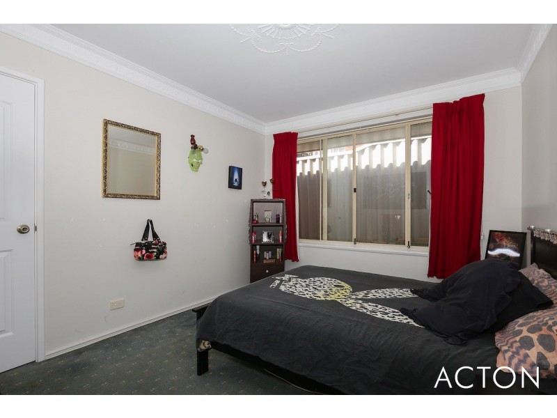 5 Berrigan Row, Halls Head WA 6210