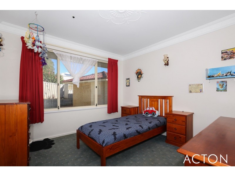 5 Berrigan Row, Halls Head WA 6210