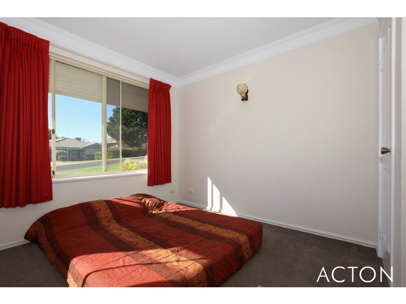 5 Berrigan Row, Halls Head WA 6210