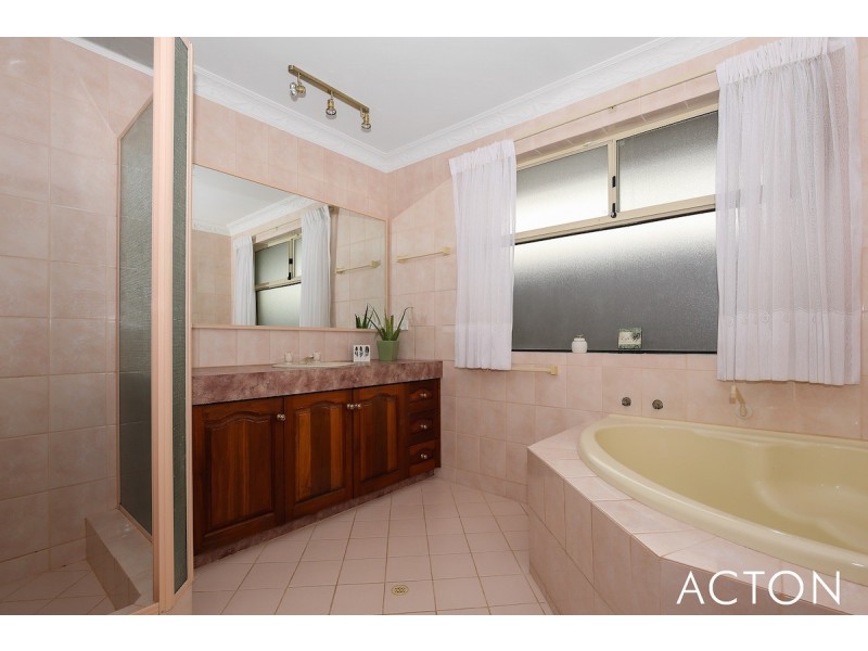 5 Berrigan Row, Halls Head WA 6210
