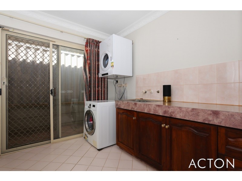5 Berrigan Row, Halls Head WA 6210