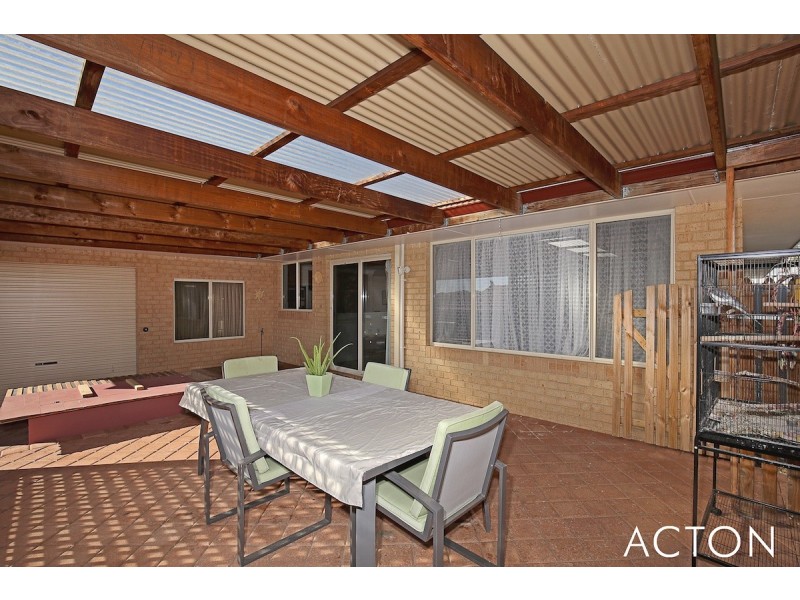 5 Berrigan Row, Halls Head WA 6210