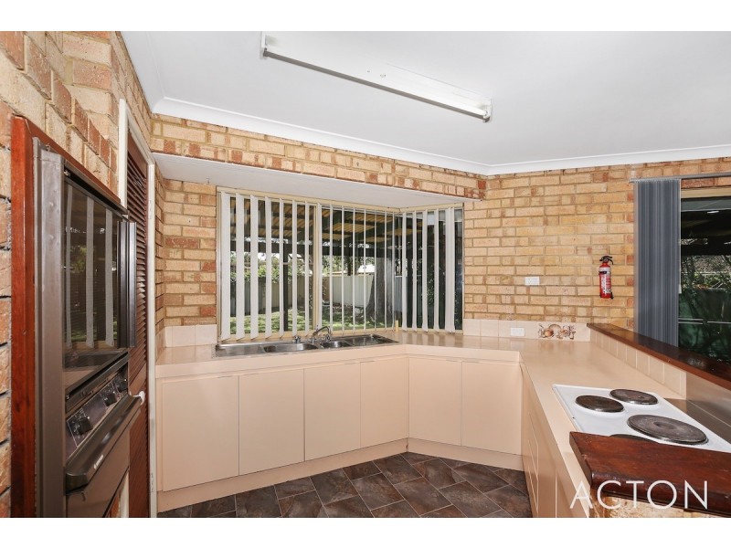 8 St James Place, Greenfields WA 6210