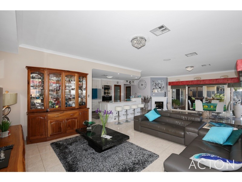 11 Queen Parade, Wannanup WA 6210