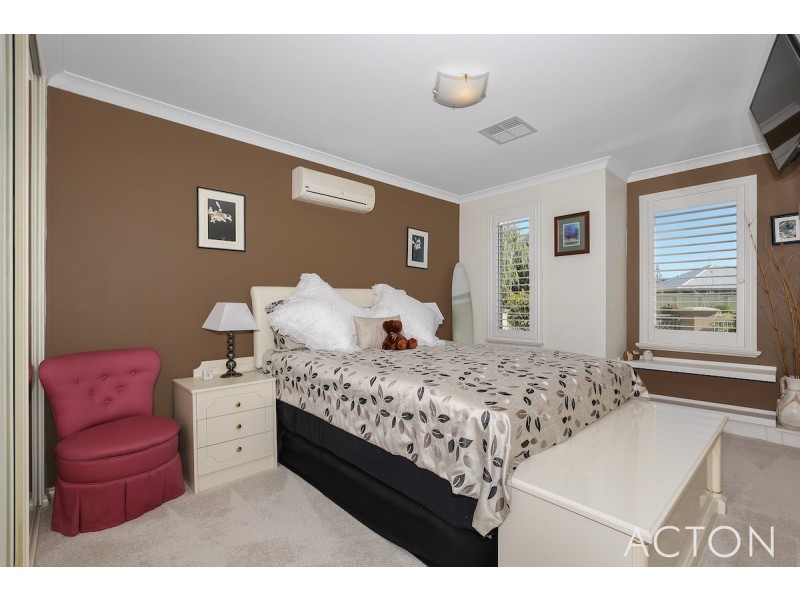 11 Queen Parade, Wannanup WA 6210