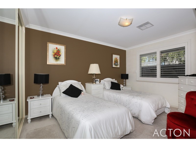 11 Queen Parade, Wannanup WA 6210