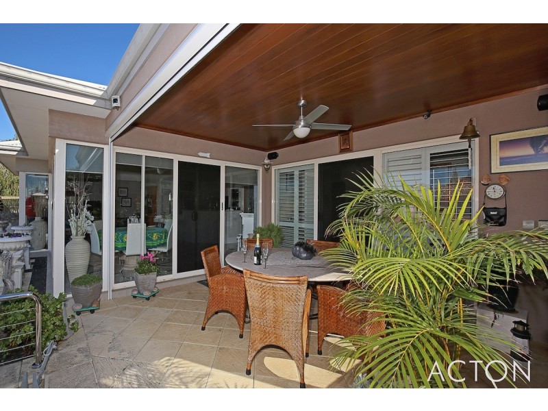 11 Queen Parade, Wannanup WA 6210