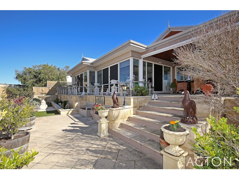 11 Queen Parade, Wannanup WA 6210