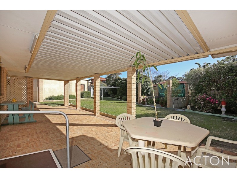 11 Brigadoon Close, Halls Head WA 6210