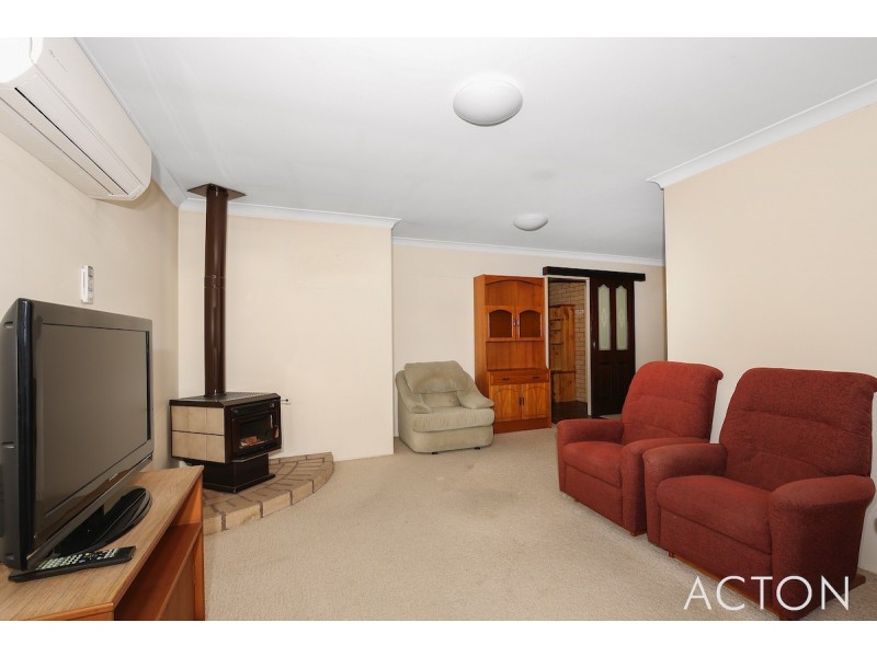 11 Brigadoon Close, Halls Head WA 6210