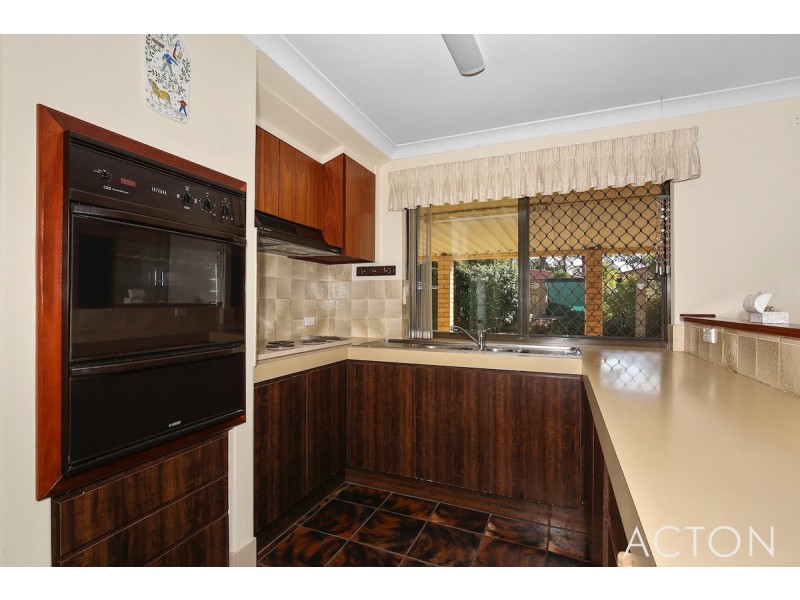 11 Brigadoon Close, Halls Head WA 6210