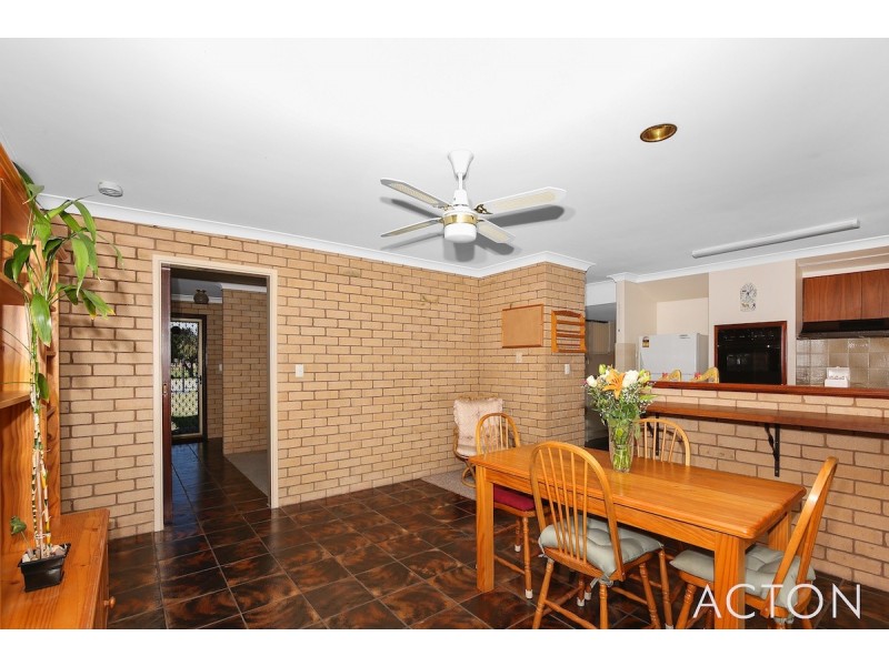 11 Brigadoon Close, Halls Head WA 6210