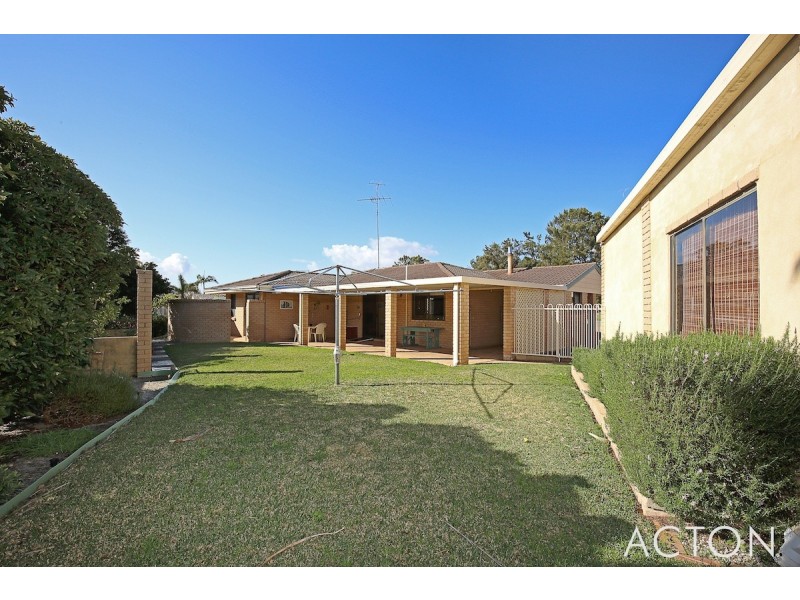 11 Brigadoon Close, Halls Head WA 6210