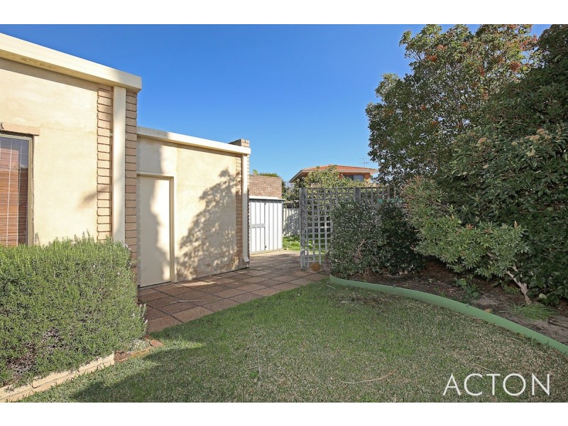 11 Brigadoon Close, Halls Head WA 6210