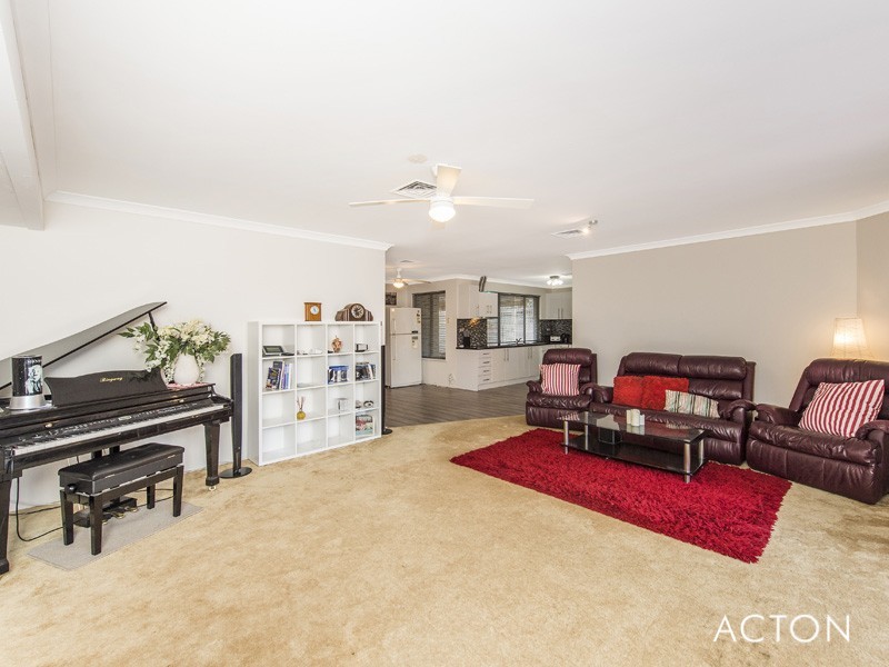 3 Brigadoon Close, Halls Head WA 6210