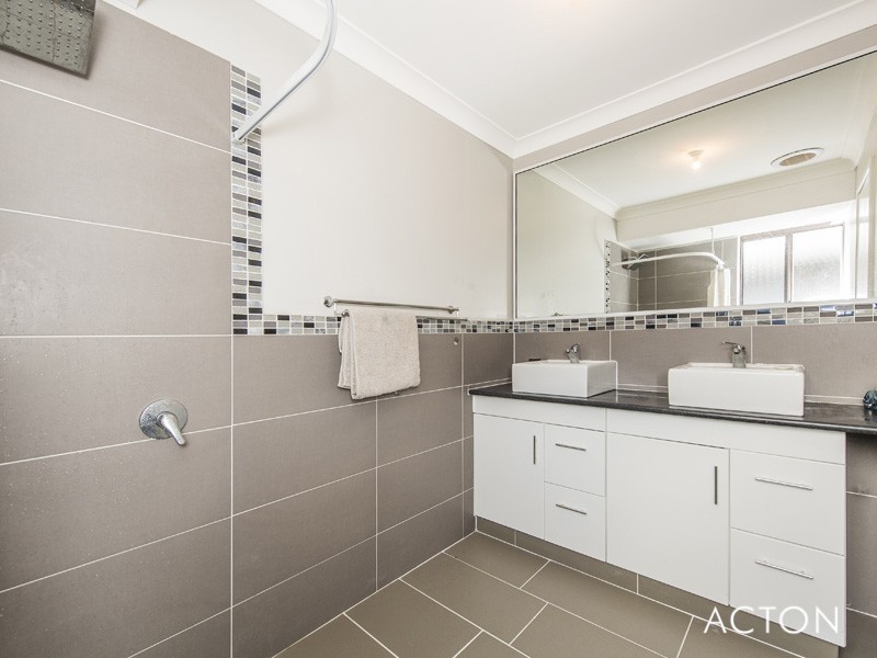 3 Brigadoon Close, Halls Head WA 6210