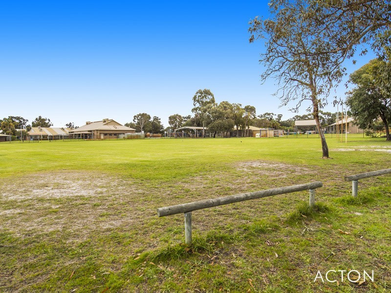 3 Brigadoon Close, Halls Head WA 6210