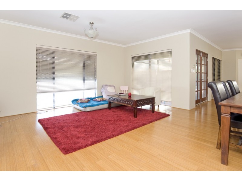 12 Dichondra Pass, Halls Head WA 6210