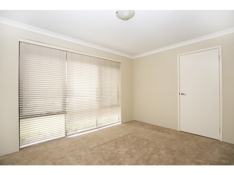 12 Dichondra Pass, Halls Head WA 6210