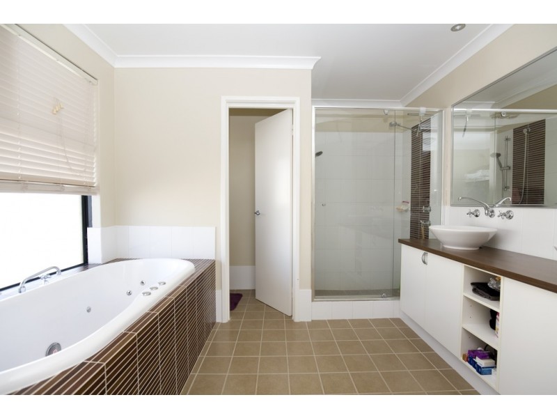 12 Dichondra Pass, Halls Head WA 6210