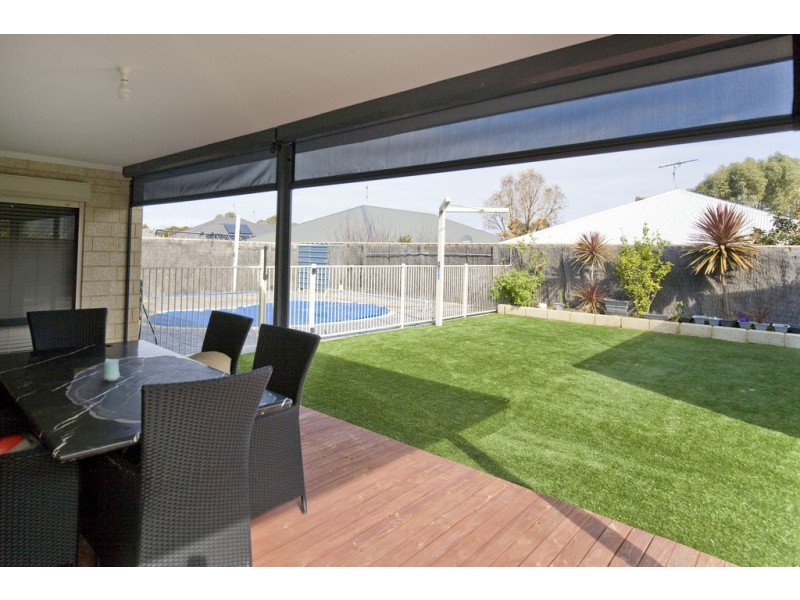 12 Dichondra Pass, Halls Head WA 6210