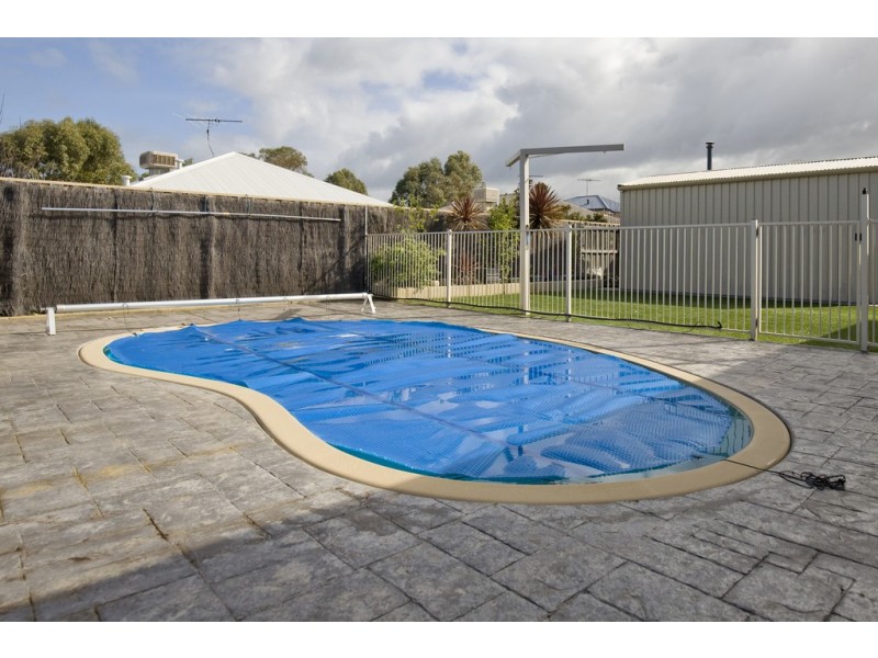 12 Dichondra Pass, Halls Head WA 6210