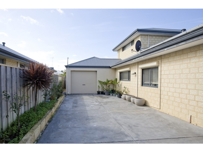 12 Dichondra Pass, Halls Head WA 6210