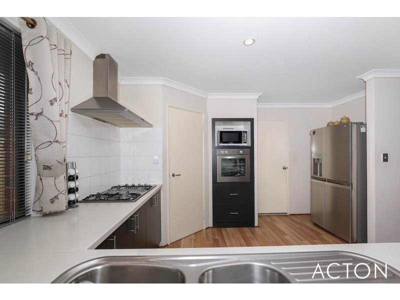 31 Lismore Ridge, Lakelands WA 6180