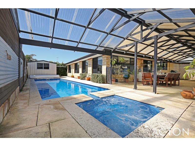 11 Wintersweet Place, Halls Head WA 6210