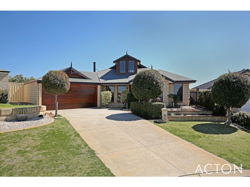 11 Wintersweet Place, Halls Head WA 6210