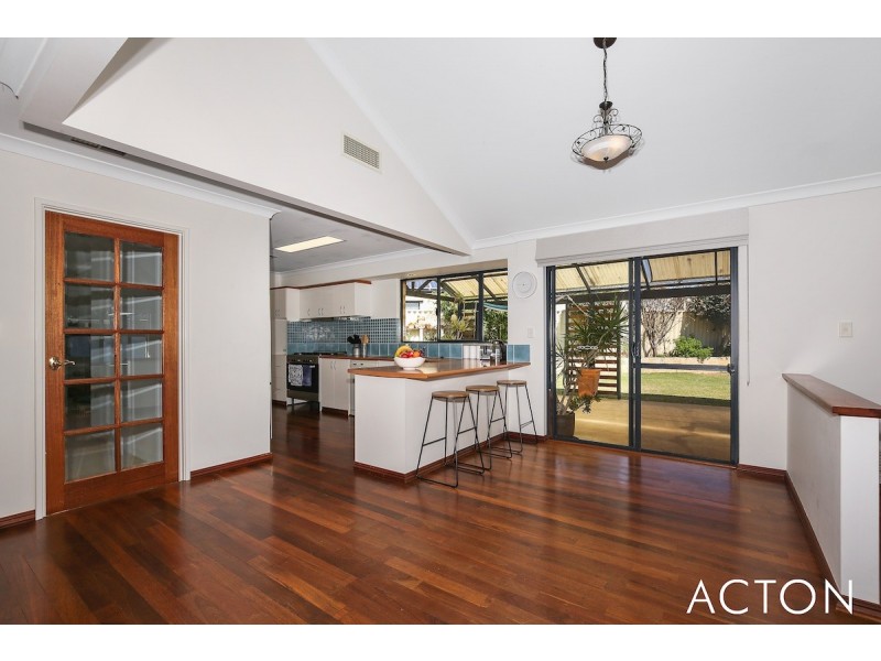 11 Wintersweet Place, Halls Head WA 6210